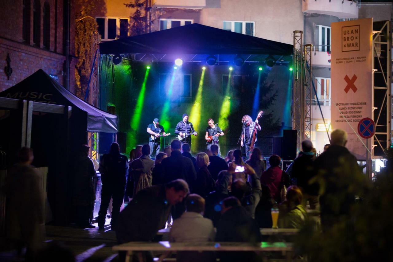 City Park Hotel & Residence Poznań Kültér fotó The band performing in 2014